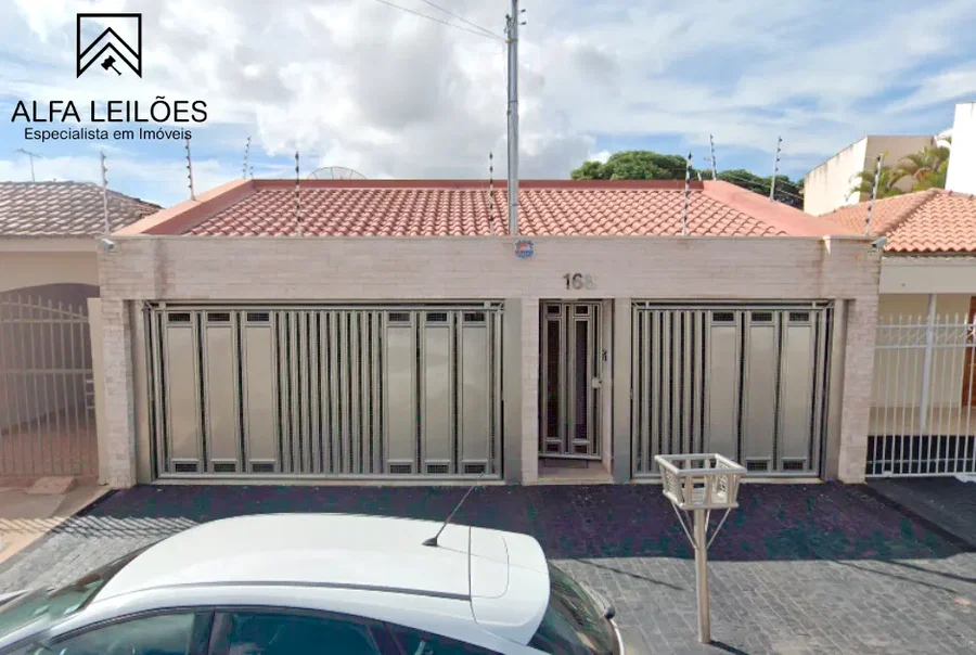 Casa com Terreno de 200m² no Centro - Araguari/MG