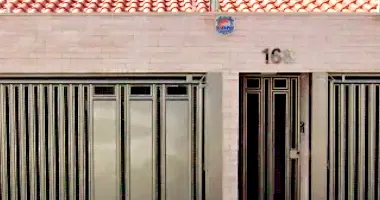 Casa com Terreno de 200m² no Centro - Araguari/MG