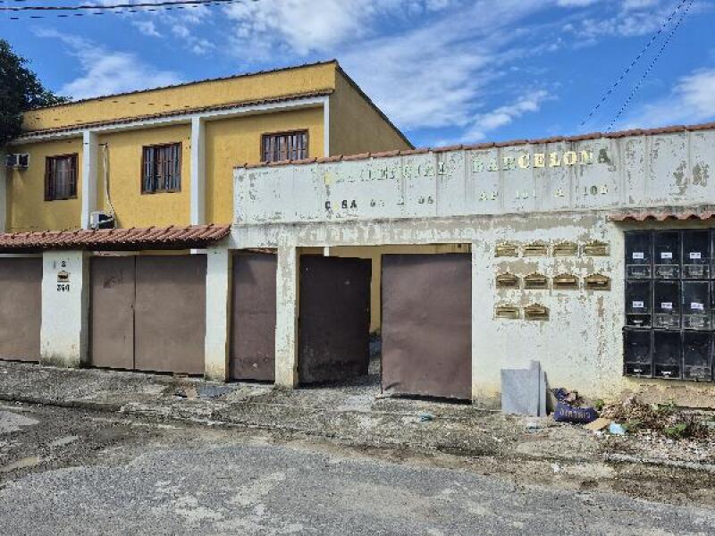 Casa com 2 quartos, 1 banheiro e vaga de garagem em Japeri/RJ