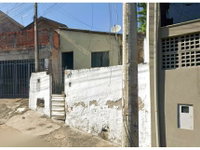 Casa com 2 quartos, 125m² de terreno, ocupada