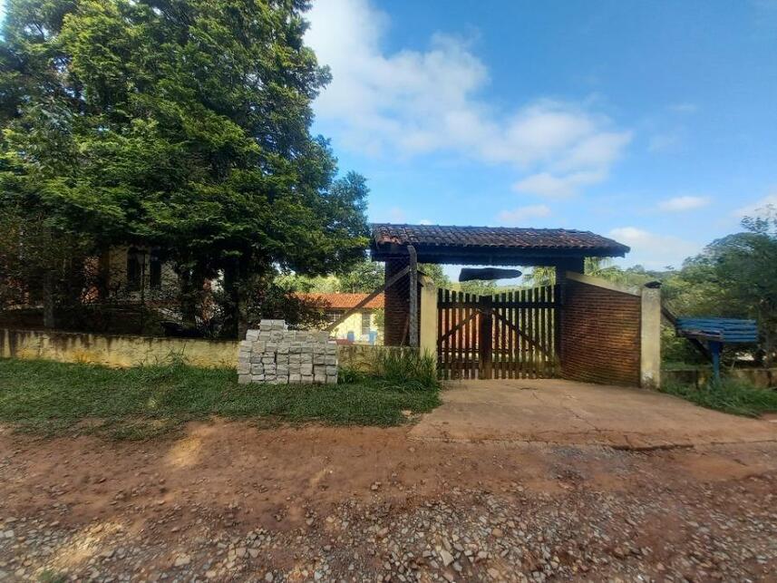 Casa Ocupada com 1 Vaga e Ampla Área em Jarinu/SP