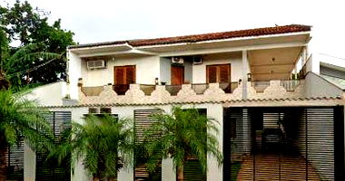 Sobrado com 3 Quartos e 2 Banheiros em Maringá