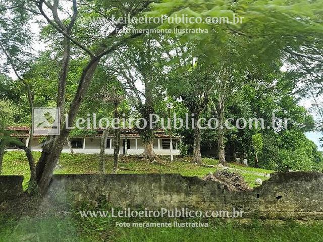 Casa com 3 quartos, 3 banheiros, 3 vagas e 283,4m² construída