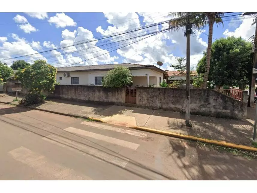 Casa em Leilão com 280m² Construída e 450m² de Terreno