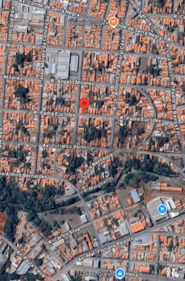 Casa com 10x40m, 2 quartos, 1 banheiro, ocupada