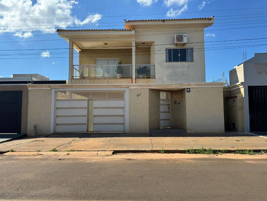 Casa com 315m² construídos em 360m² de terreno -