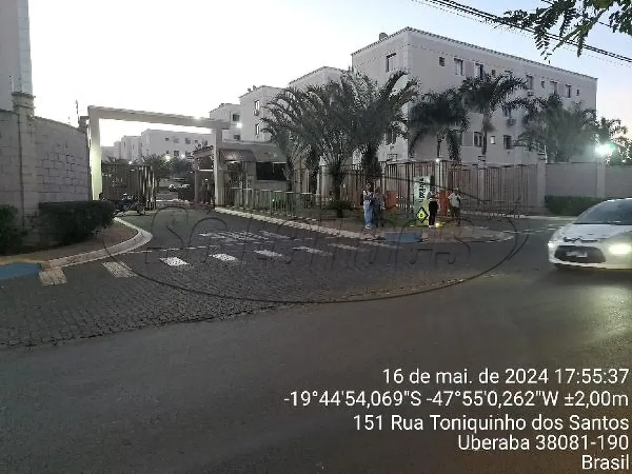 Apartamento em Uberaba com 2 Quartos e 1 Vaga de Garagem