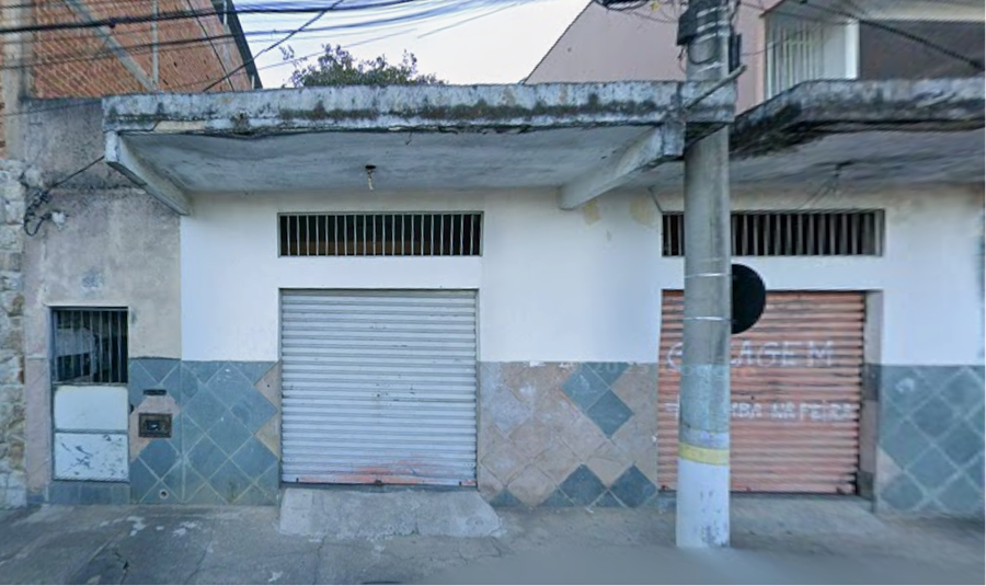 Casa com 2 Quartos e 2 Lojas Comerciais em Juiz de Fora