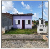 Casa com 2 Quartos e 1 Vaga em Estância-SE