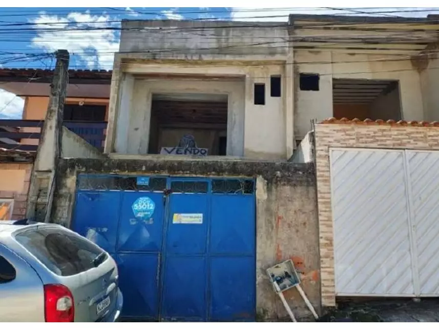 Casa Desocupada com 94m² de Área Construída