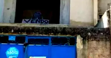 Casa Desocupada com 94m² de Área Construída