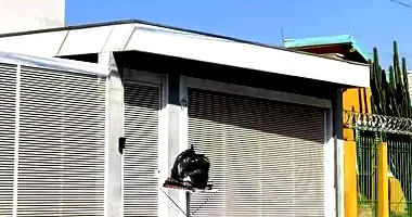 Casa desocupada com 3 quartos, 2 banheiros e 275m² de terreno