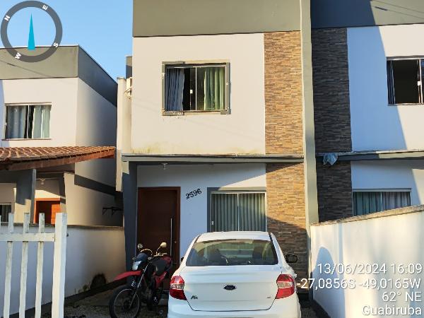 Casa com 2 Quartos e 2 Vagas de Garagem em Guabiruba