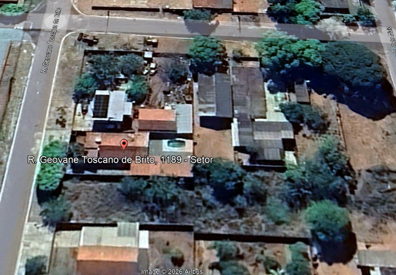 Casa semi nova com piscina e área gourmet em terreno amplo