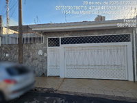 Casa com 4 quartos, 3 banheiros e 2 vagas de garagem