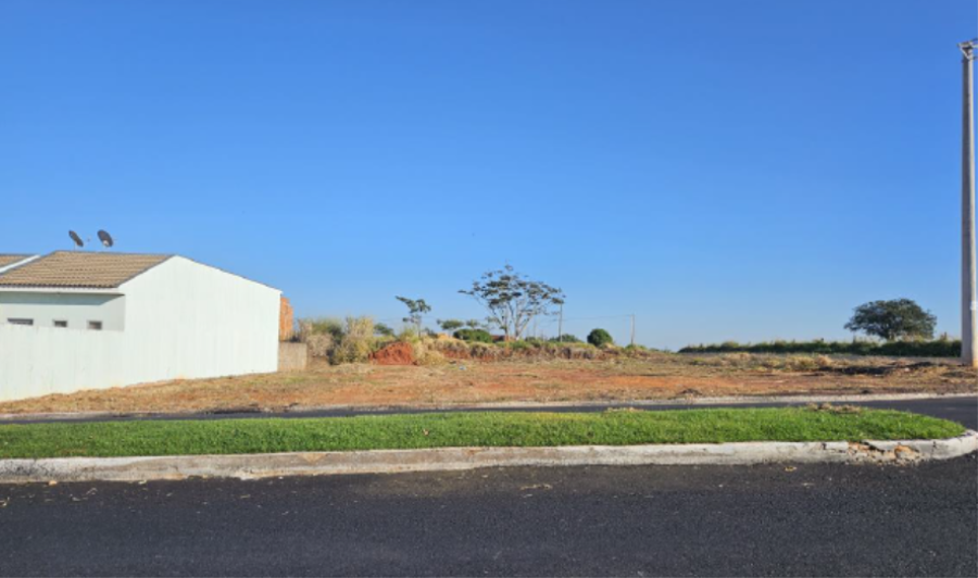 Lote com 150m² na Avenida Zualdo Paganini em Piacatu/SP