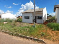 Casa padrão desocupada com 53m² construída e terreno de 201m²