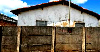 Lote de 250m² com Casa Abandonada em So Francisco-GO