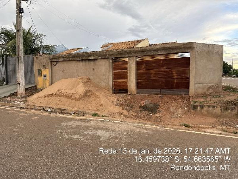 Casa com 2 quartos, 1 banheiro e 1 vaga de garagem