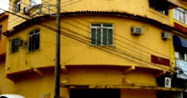Loja padrão desocupada com 157m² de área útil e 375m² de terreno