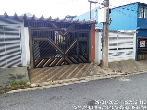 Casa com 3 quartos, 1 banheiro, 2 vagas e 105,98m² privativos