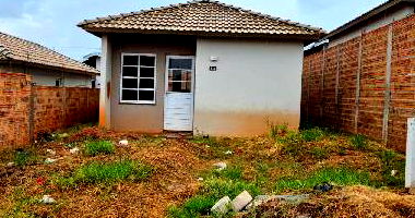 Casa com 2 quartos, 1 banheiro e 43,85m² de área privativa