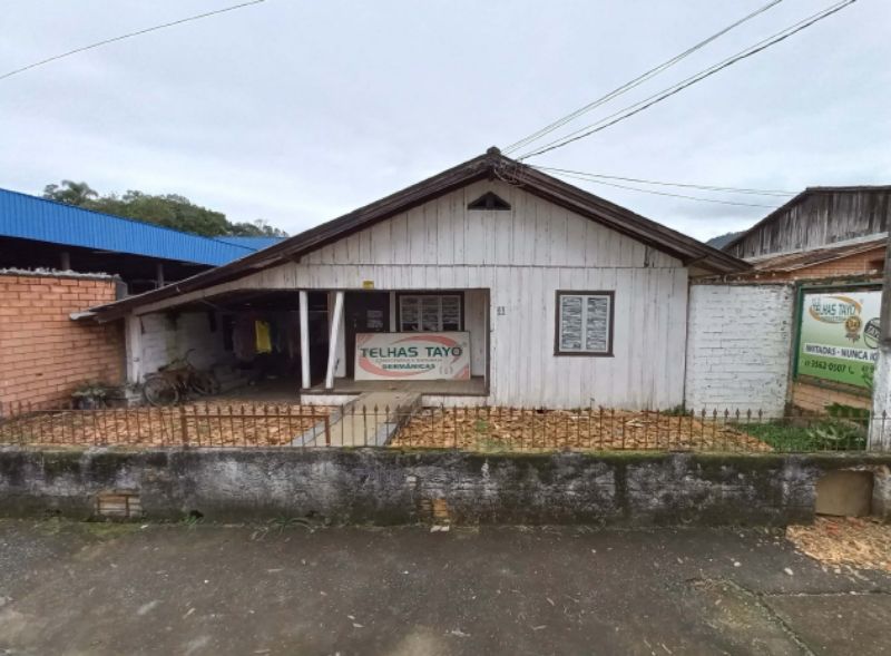 Casa de Madeira com 70m² em terreno de 300m² - Taió