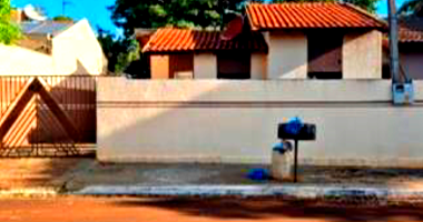 Casa aconchegante com 63m² e terreno amplo - Ocupada
