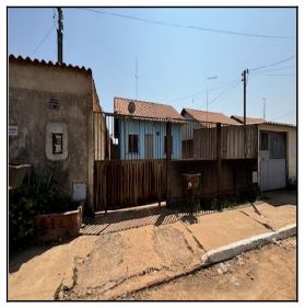 Casa com 2 quartos, banheiro, área de serviço e 51m² privativos