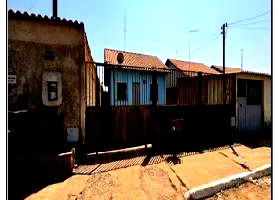 Casa com 2 quartos, banheiro, área de serviço e 51m² privativos