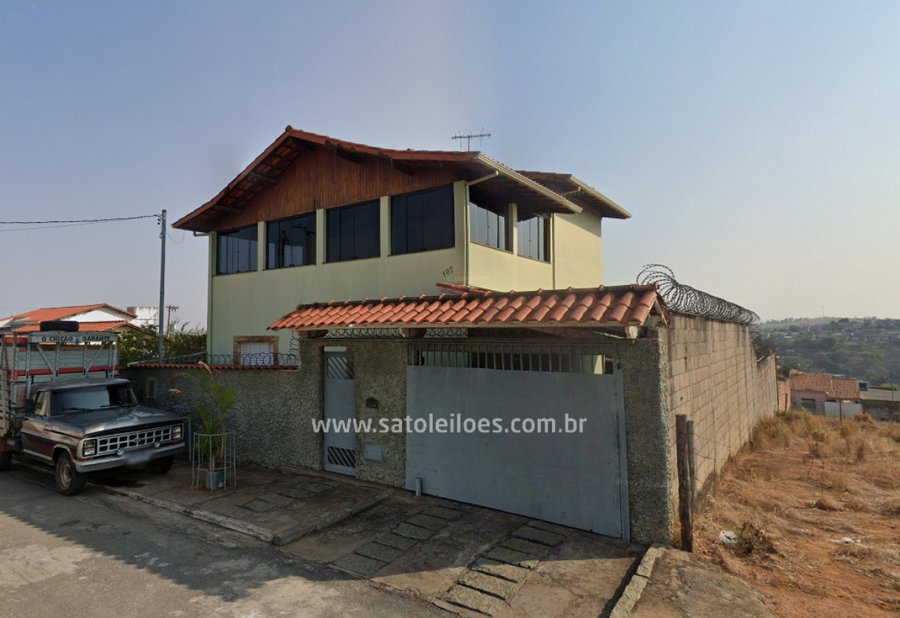 Casa residencial 157m² em Oliveira/MG com 360m² de terreno