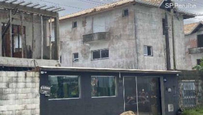 Casa com 4 quartos, 3 banheiros e 1 vaga de garagem