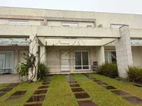 Casa em condomínio com 195,13 m² e vaga de garagem