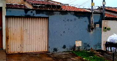 Casa com 3 quartos, varanda e área de serviço