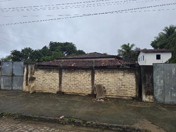 Casa com 2 quartos, 1 banheiro, sala e cozinha, 175m² construída