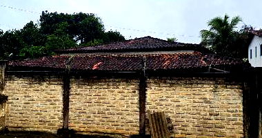 Casa com 2 quartos, 1 banheiro, sala e cozinha, 175m² construída