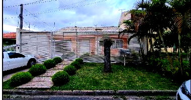 Casa com 4 Quartos e Churrasqueira em Curitiba