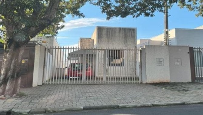 Casa com 2 vagas em condomínio em Foz do Iguaçu