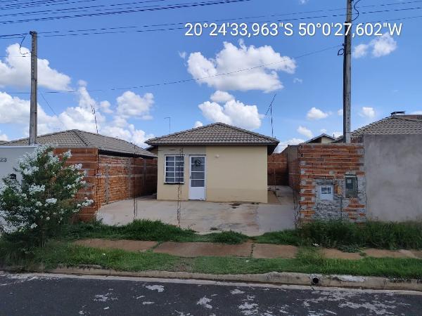 Casa com 2 quartos, 1 banheiro, 2 vagas e 45,47m² construída