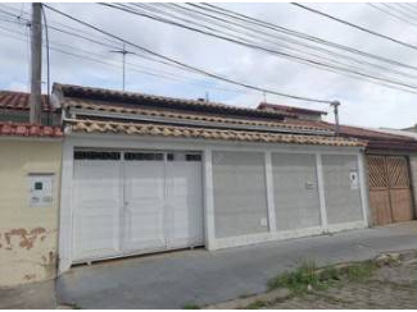Casa ocupada com 2 vagas e 98 m² construídos