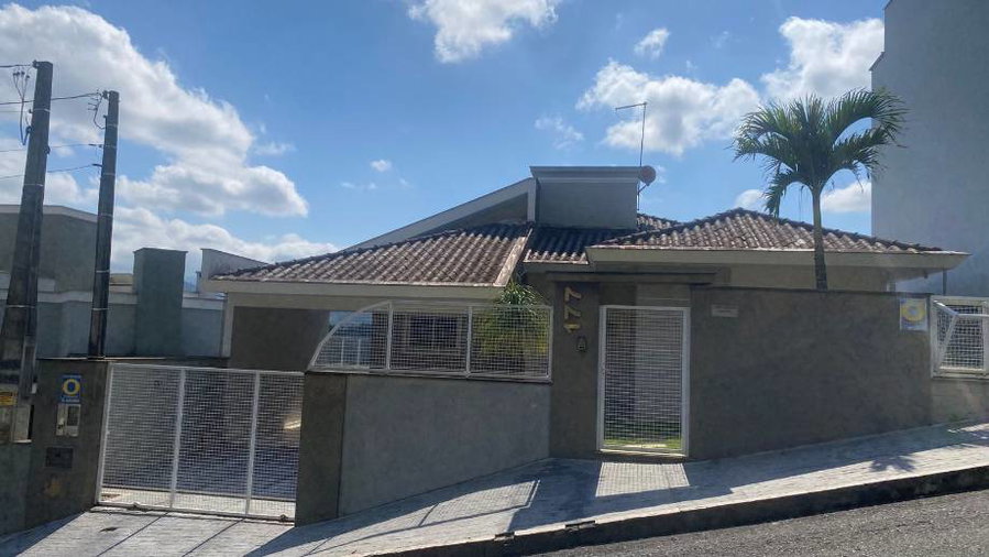 Casa Ocupada com 3 Quartos e 2 Banheiros em Jaraguá do Sul