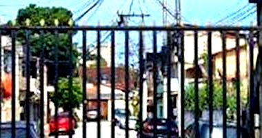 Casa Ocupada com 2 Quartos e 1 Vaga em São Gonçalo/RJ