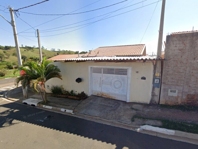 Casa com 48m², 1 quarto, 1 banheiro, desocupada