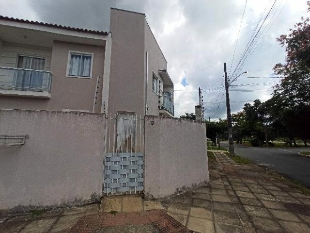 Casa em Curitiba com 3 quartos e 2 vagas