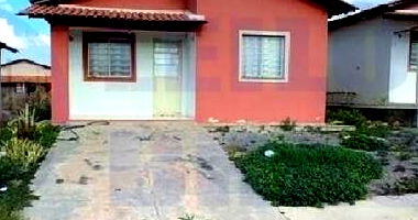 Casa com 2 quartos, 1 banheiro, varanda e área construída de 62m²