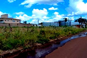 Casa com 48m² de área construída em terreno de 1.791m²