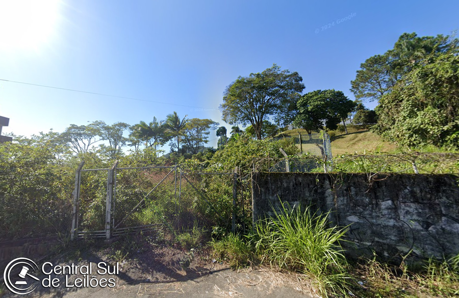 Terreno amplo de 1.262,25m² com ótima localização e documentação regular
