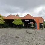 Terreno com Prédio Residencial no Complexo Turístico