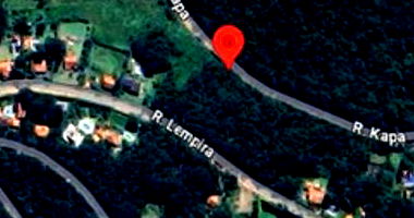 Terreno de 2.396m² com topografia acentuada e área de mata nativa