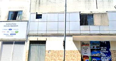 Terreno urbano com 466,94 m², 2 salas comerciais e apartamento 2 quartos